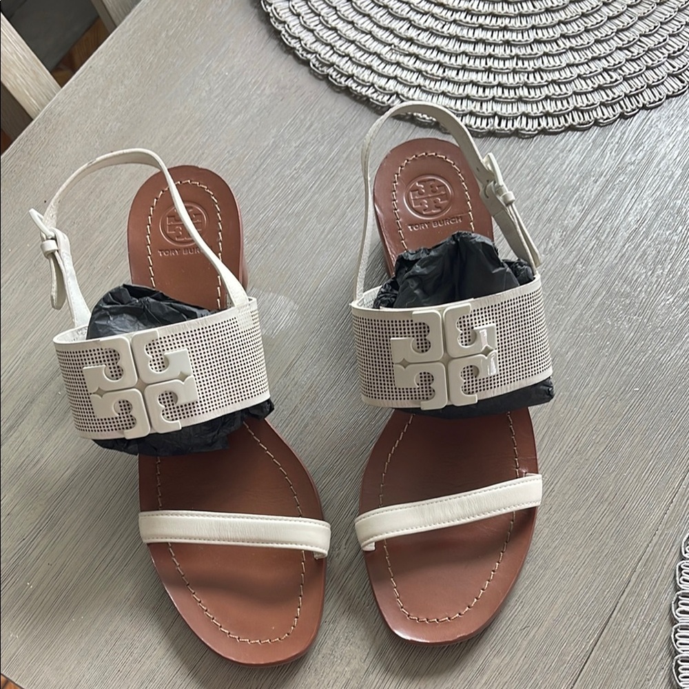 TORY BURCH Lowell 2 IVORY Perforated Leather Logo Sandal Heels Size 10.5
